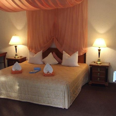 Hotel-Restaurant Orsoyer Hof Rheinberg Bagian luar foto