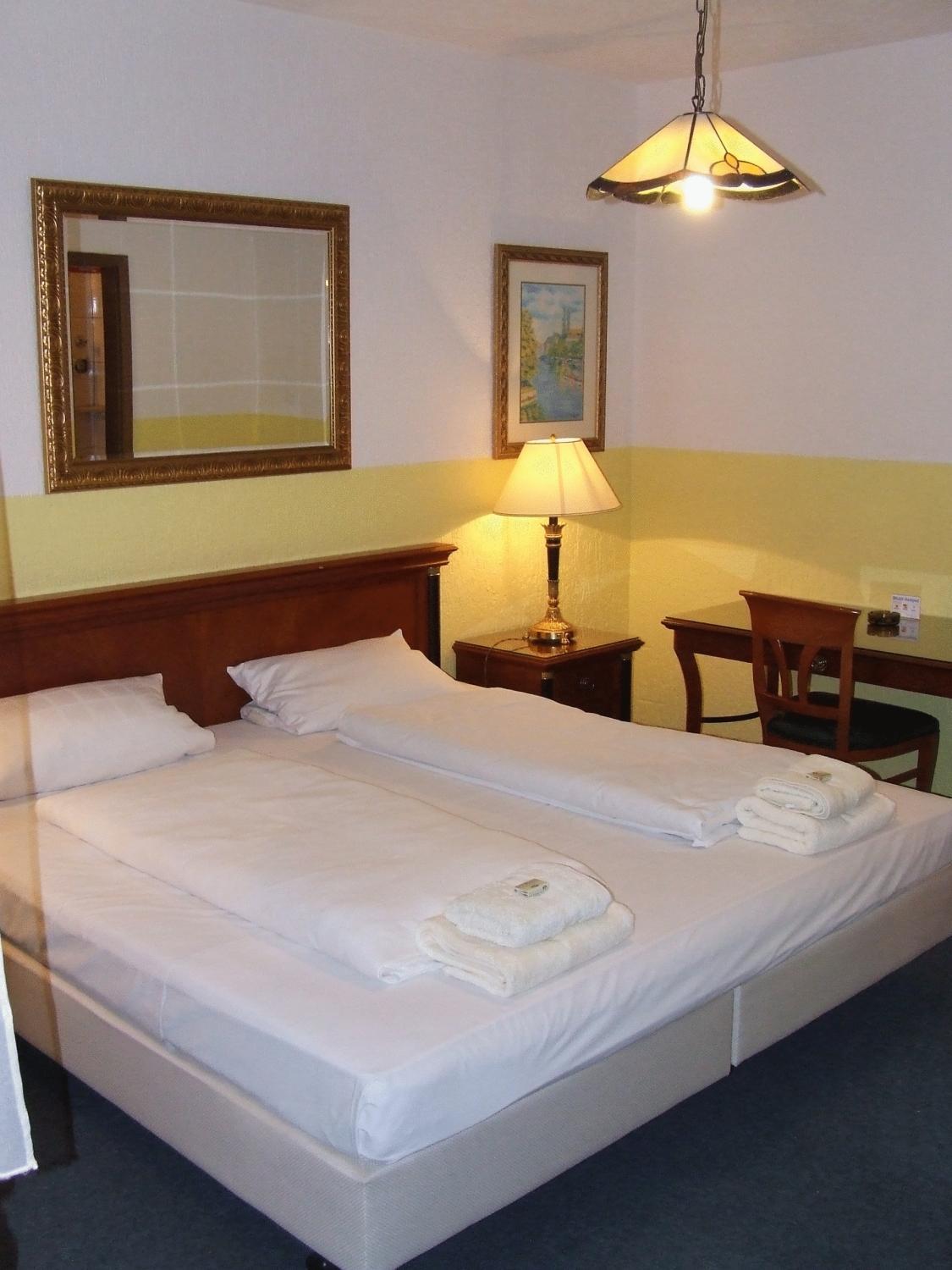 Hotel-Restaurant Orsoyer Hof Rheinberg Bagian luar foto