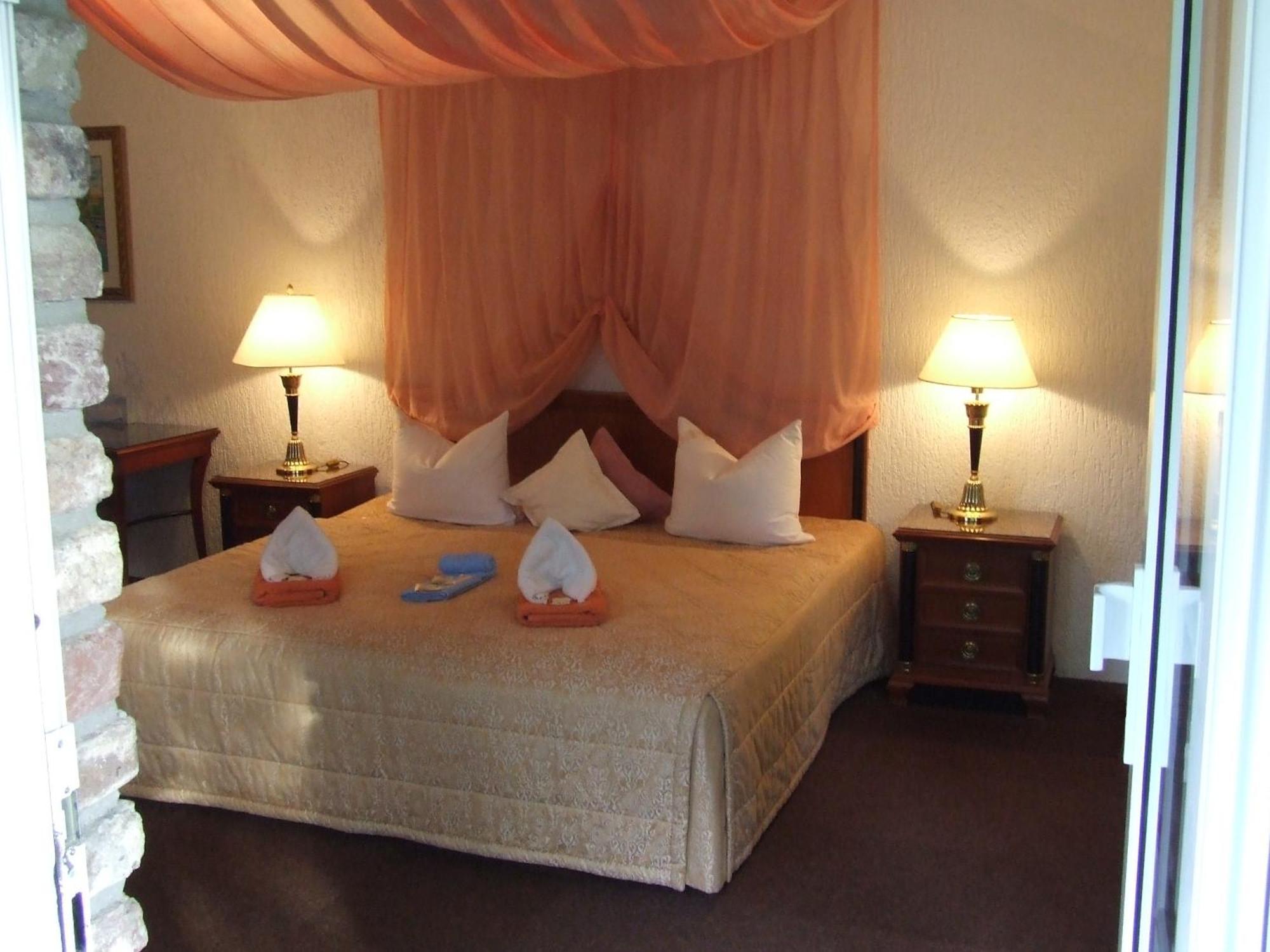 Hotel-Restaurant Orsoyer Hof Rheinberg Bagian luar foto